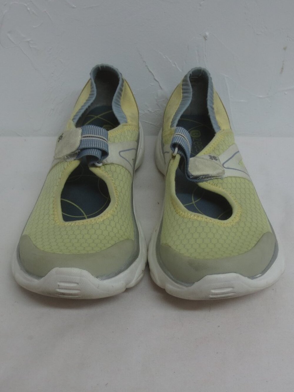 BZEES Shoes Yellow White Gray Comfy Walking Active Casual Flat Slip-on Size 9.5